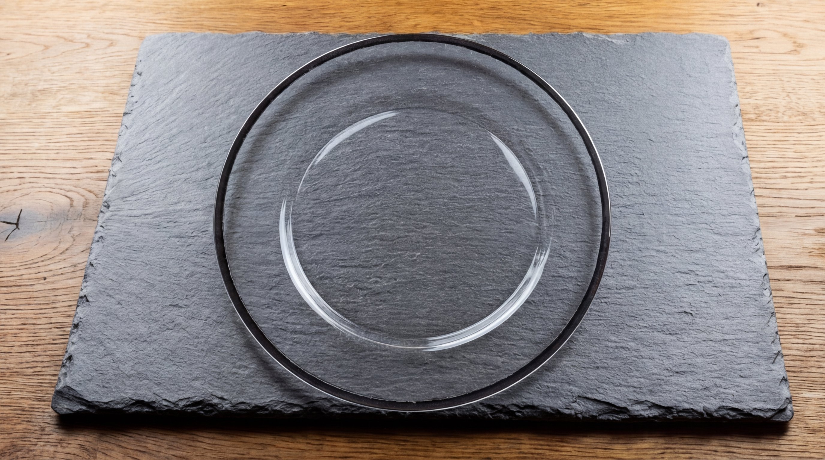 Black Rimmed Clear Acrylic Charger Plate - 13" (33cm) Diameter